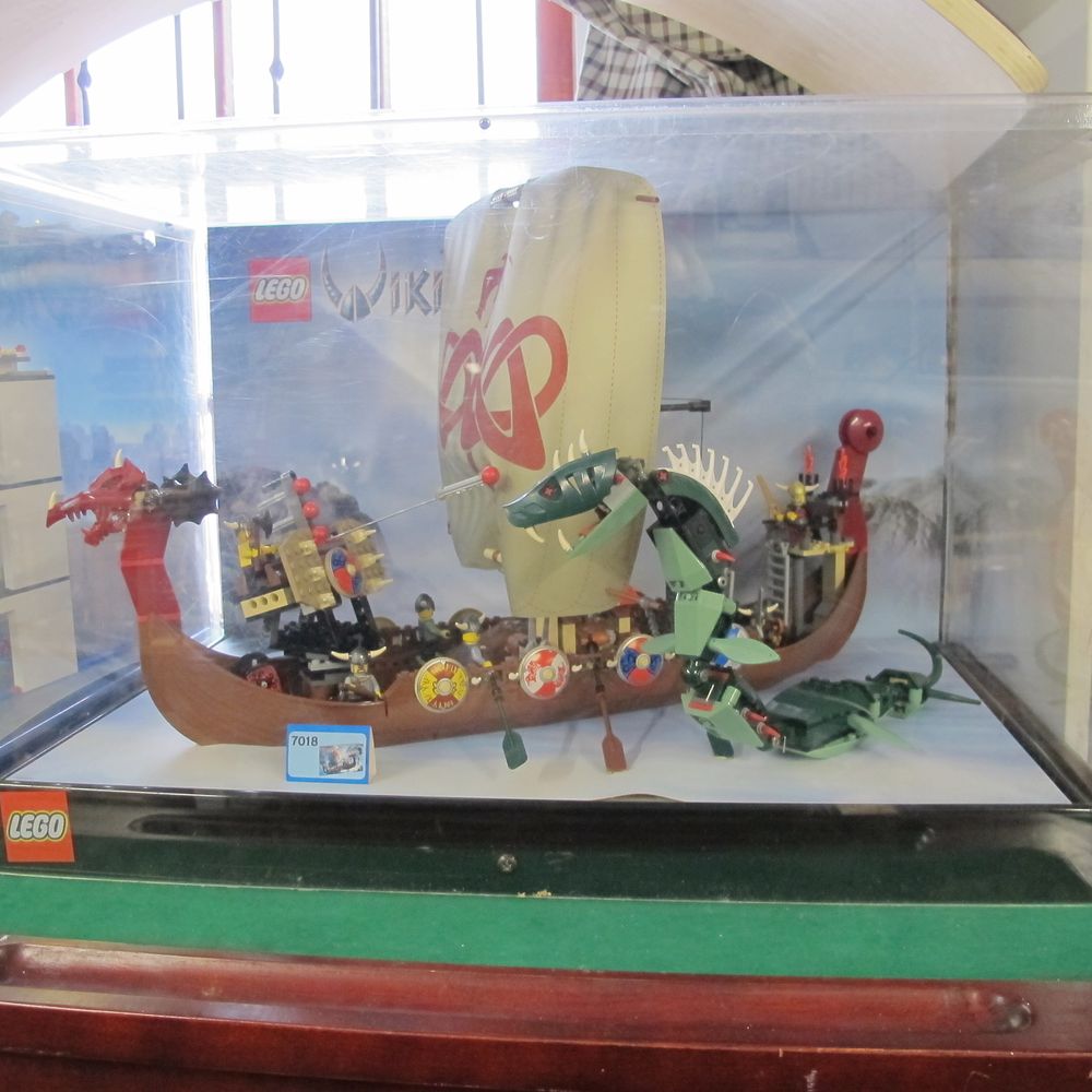 Lot 837: LEGO Vikings Store Display Set 7018 Viking Ship...