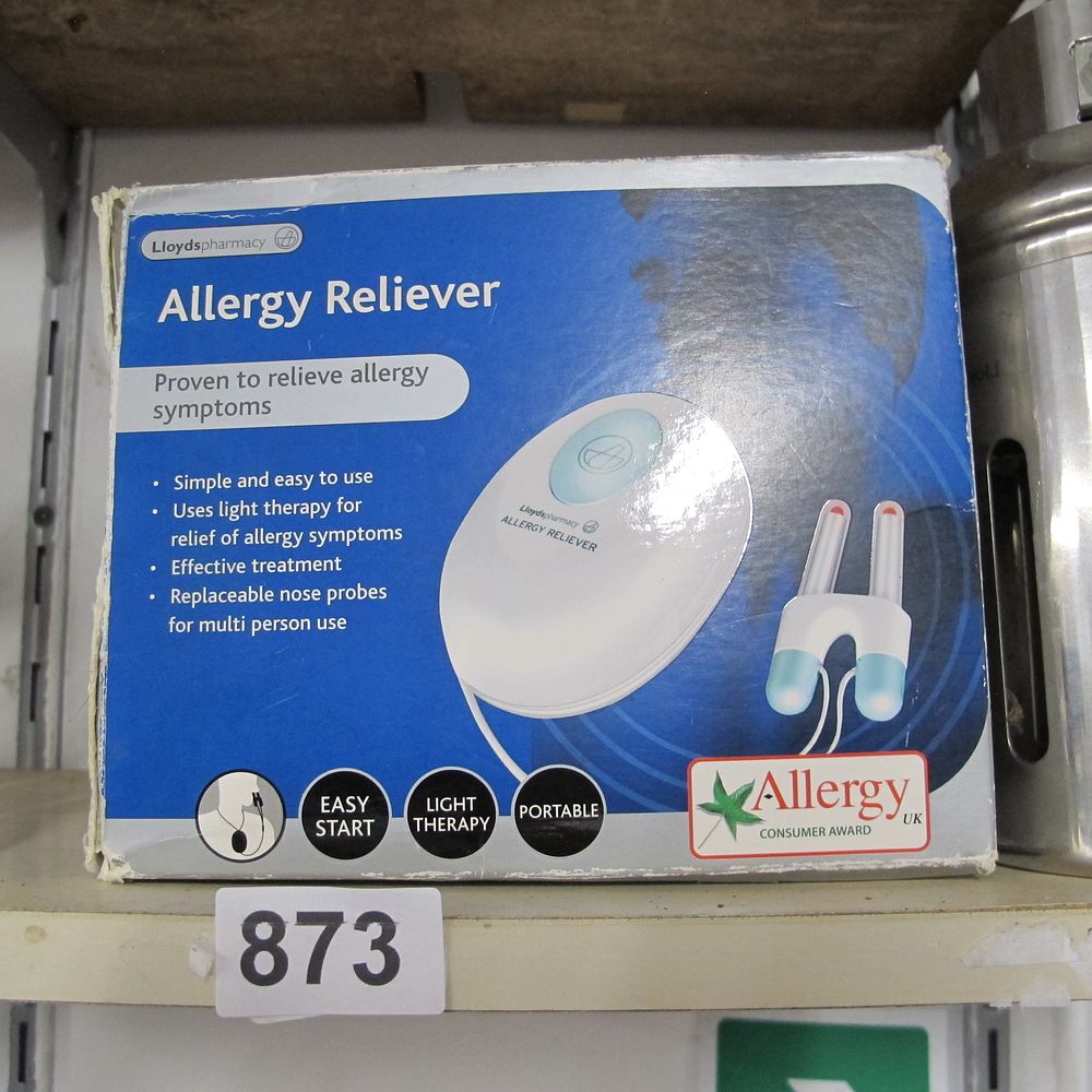 Lot 873: LloydsPharmacy Allergy Reliever Light Therapy Device