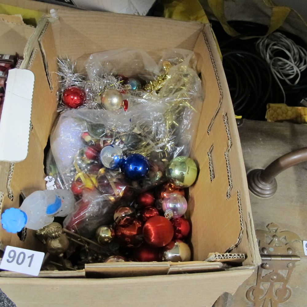 Lot 901: An Assortment of Christmas Tree Baubles and Festive...