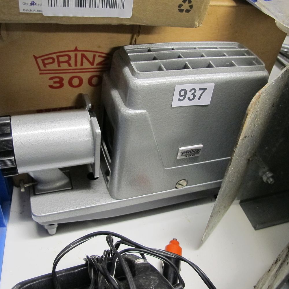 Lot 937: Prinz 300 35mm Slide Projector with Original Box