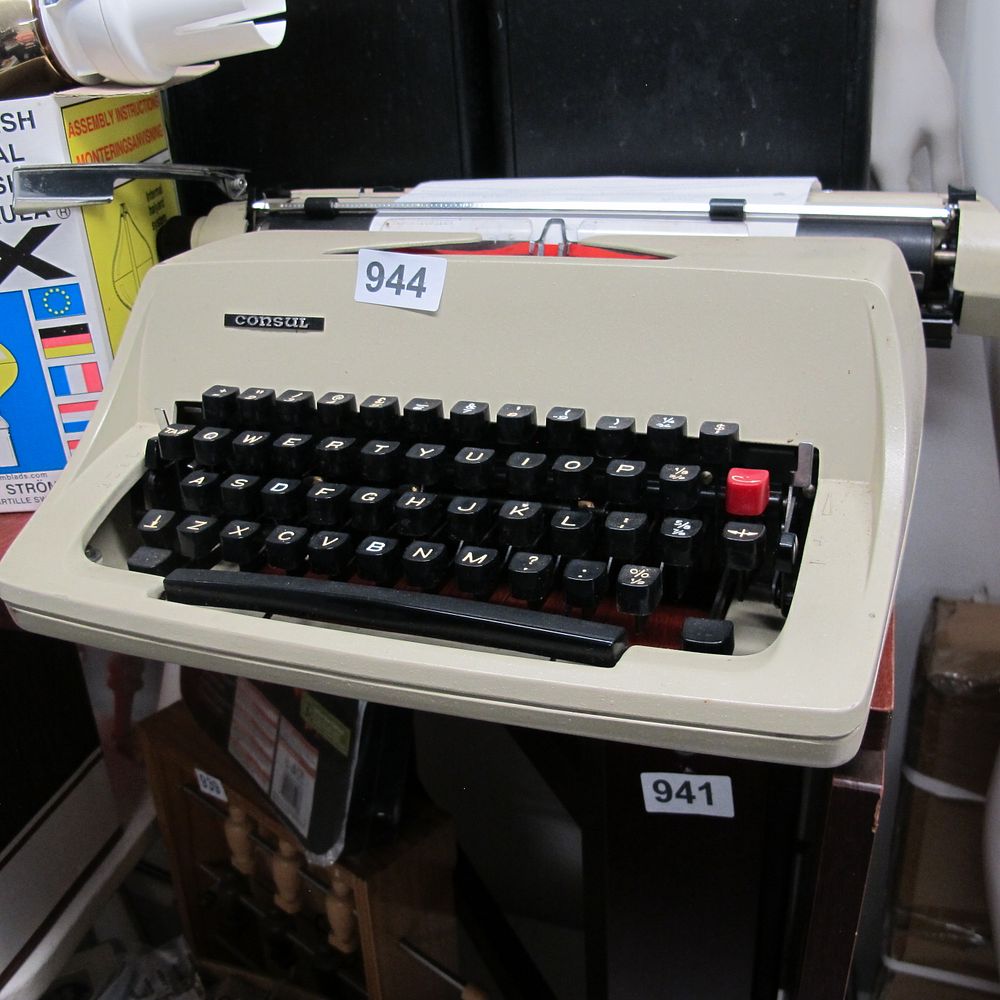 Lot 944: A Consul Portable Manual Typewriter