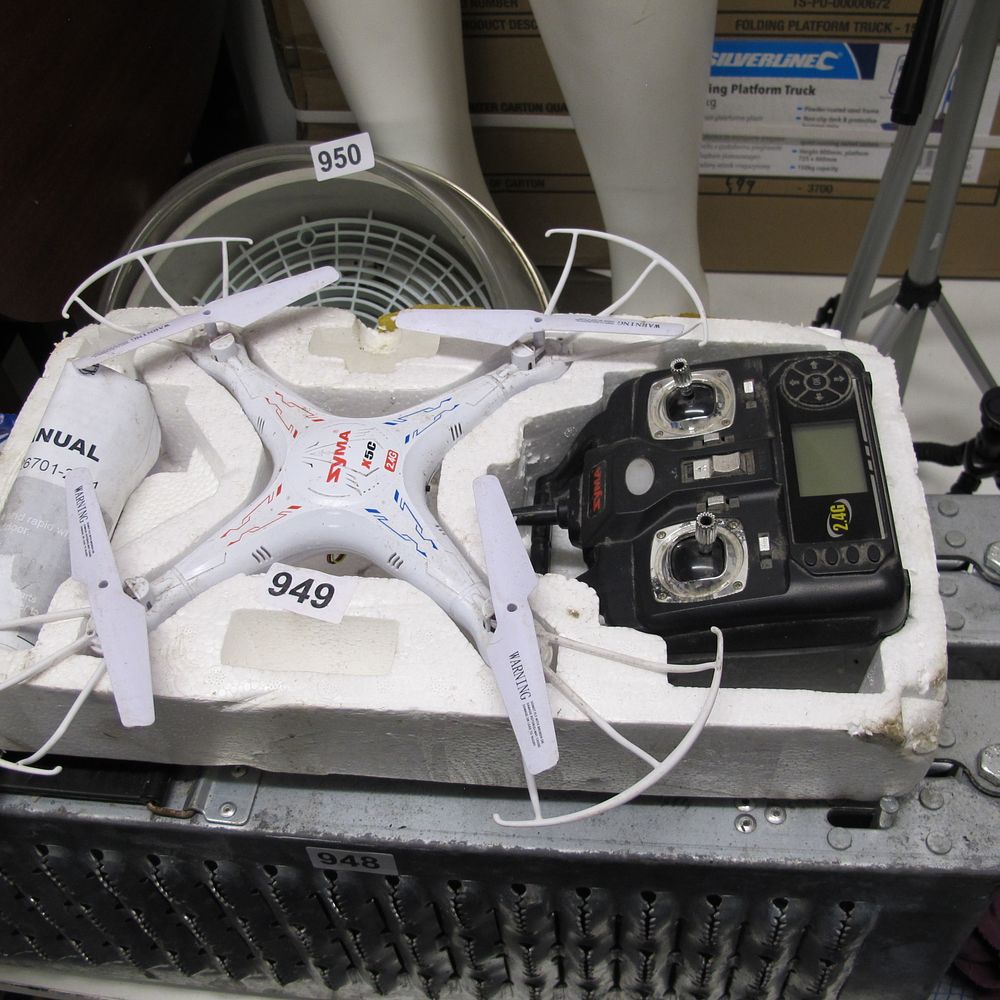 Lot 949: Syma X5C Explorers 2.4GHz 4-Channel RC Quadcopter with...
