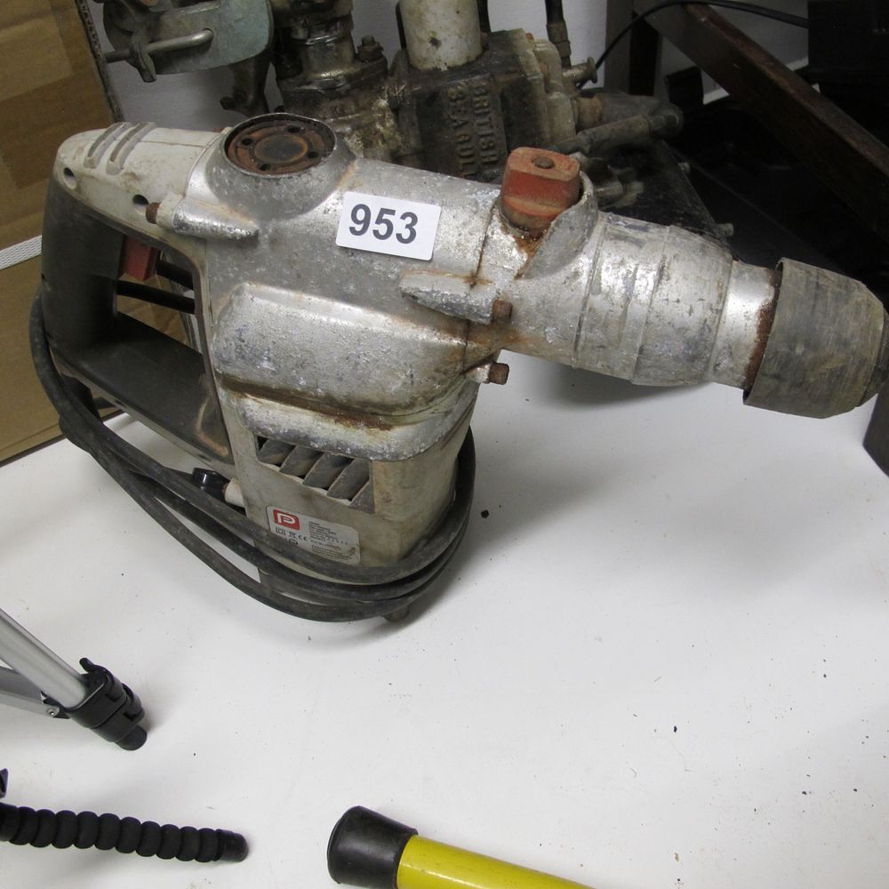 Lot 953: Performance Power Electric Rotary Hammer Drill