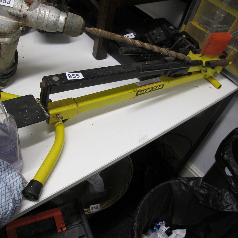 Lot 955: A Workzone Manual Log Splitter
