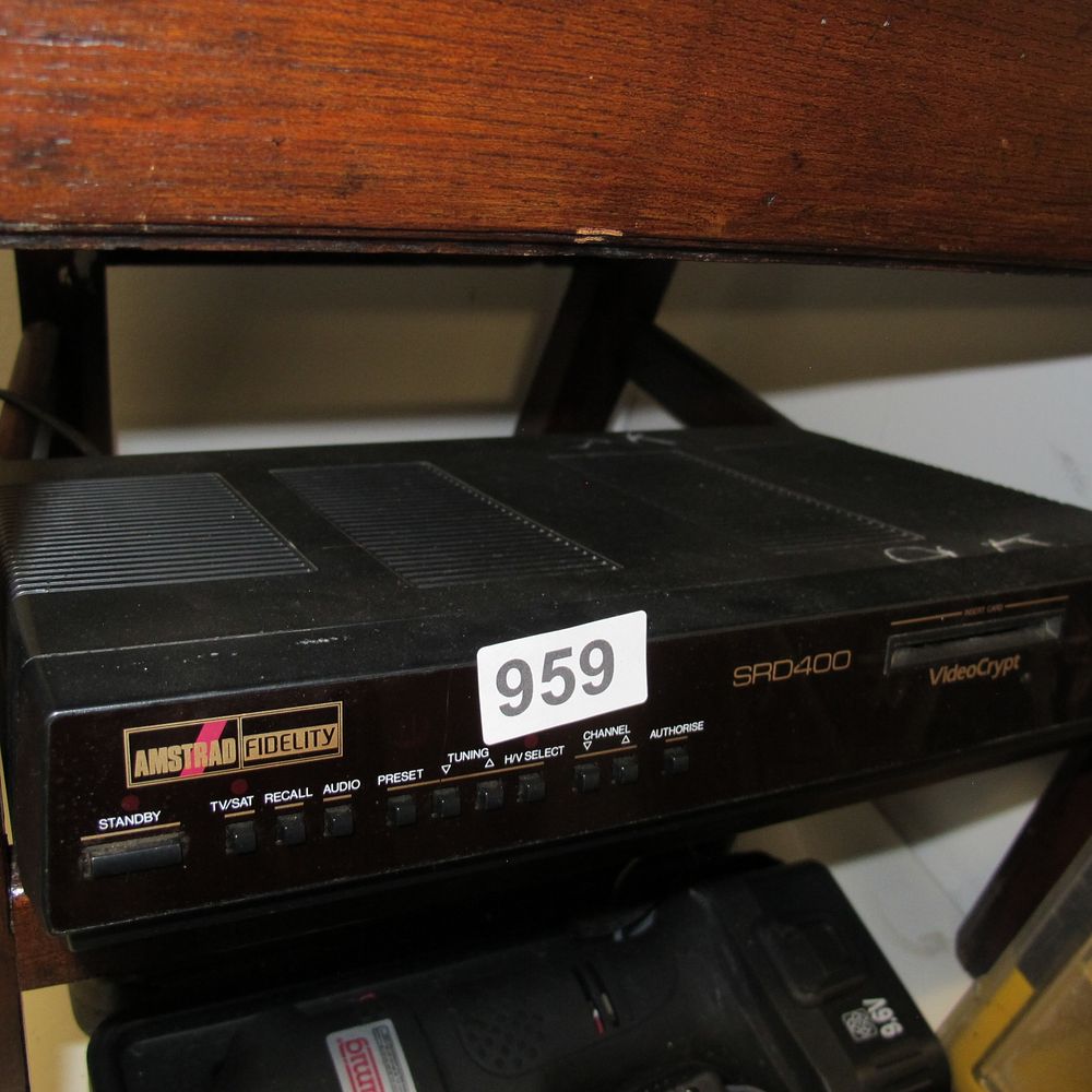 Lot 959: Amstrad Fidelity SRD400 Analogue Satellite Receiver