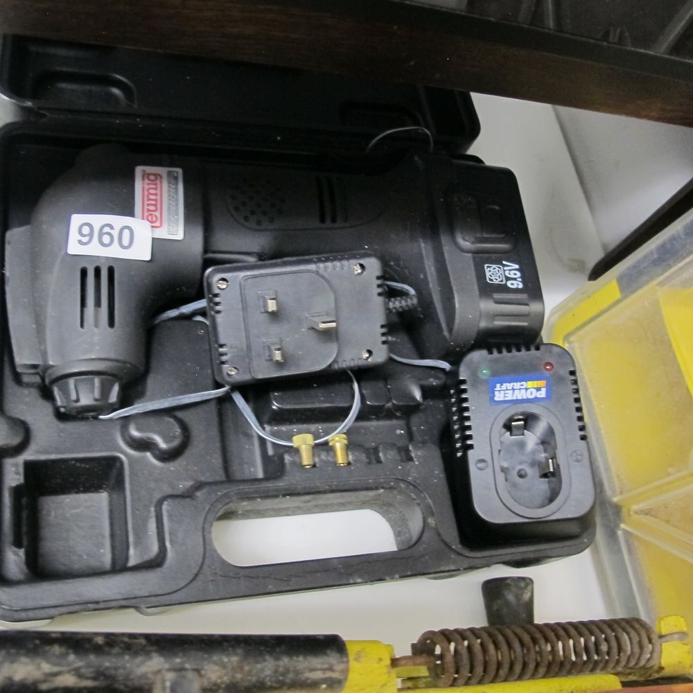 Lot 960: Eumig 9.6V Cordless Tyre Inflator Air Pump with...