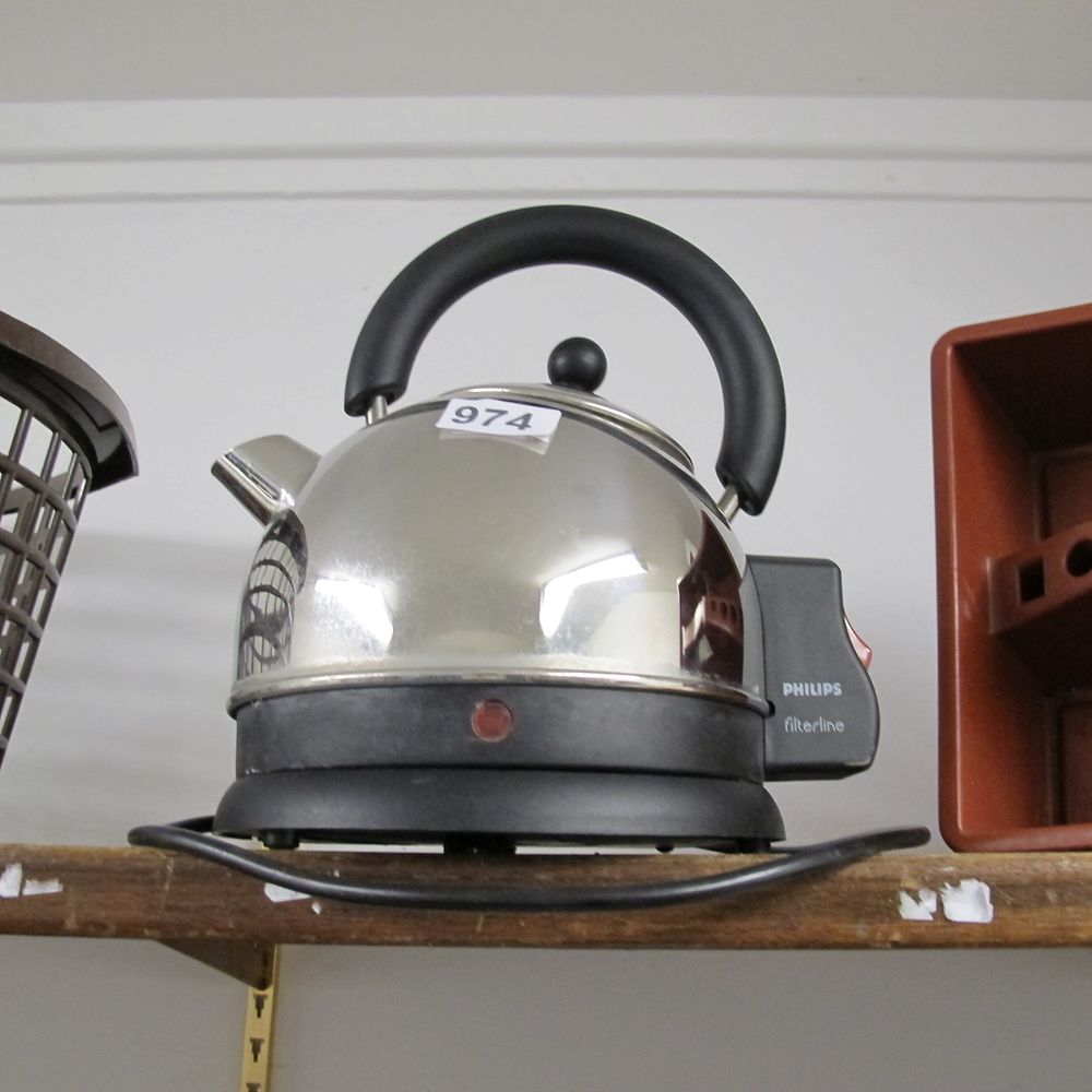 Lot 974: Philips Filterline HD 4601 Cordless Electric Kettle