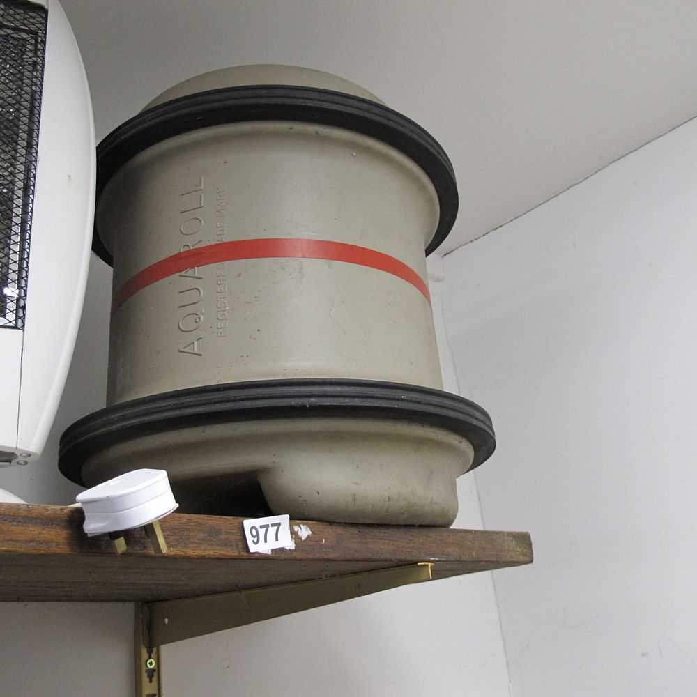Lot 977: An Aquaroll Portable Water Carrier