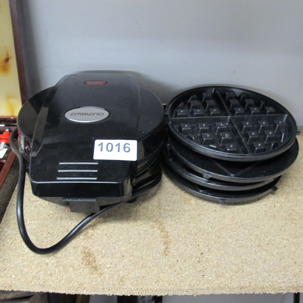 Lot 1016: Ambiano 3-in-1 Snack Maker with Interchangeable Plates