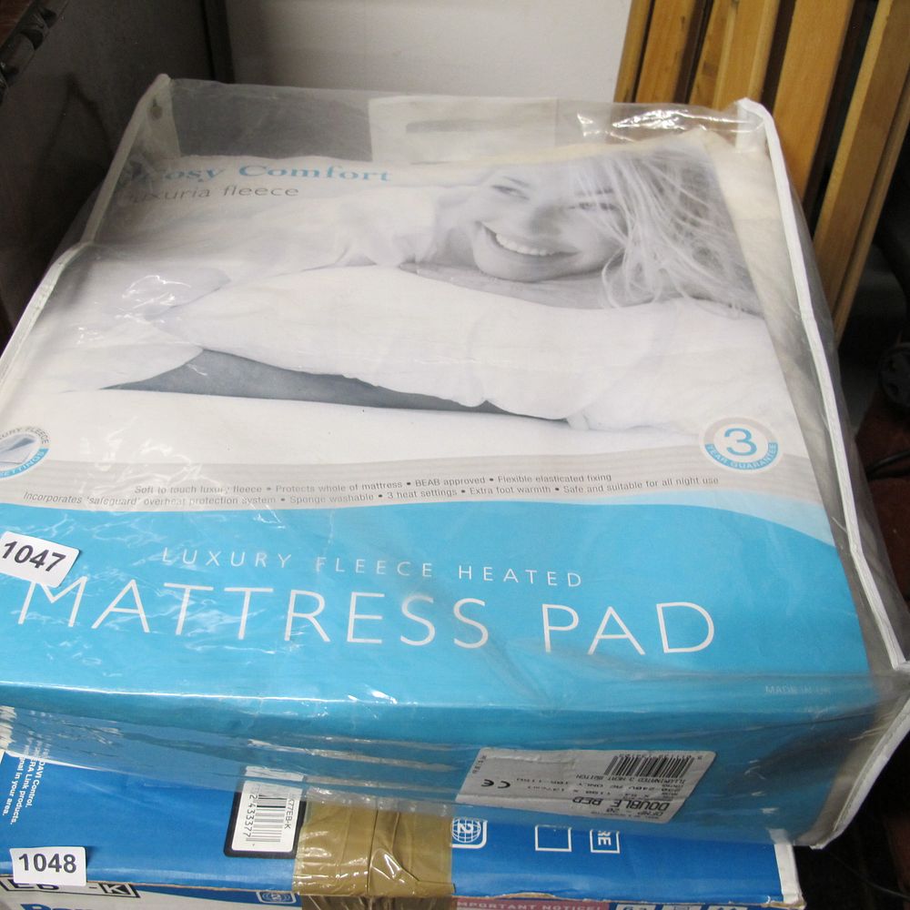 Lot 1047: Cosy Comfort Luxury Fleece Heated Mattress Pad for...