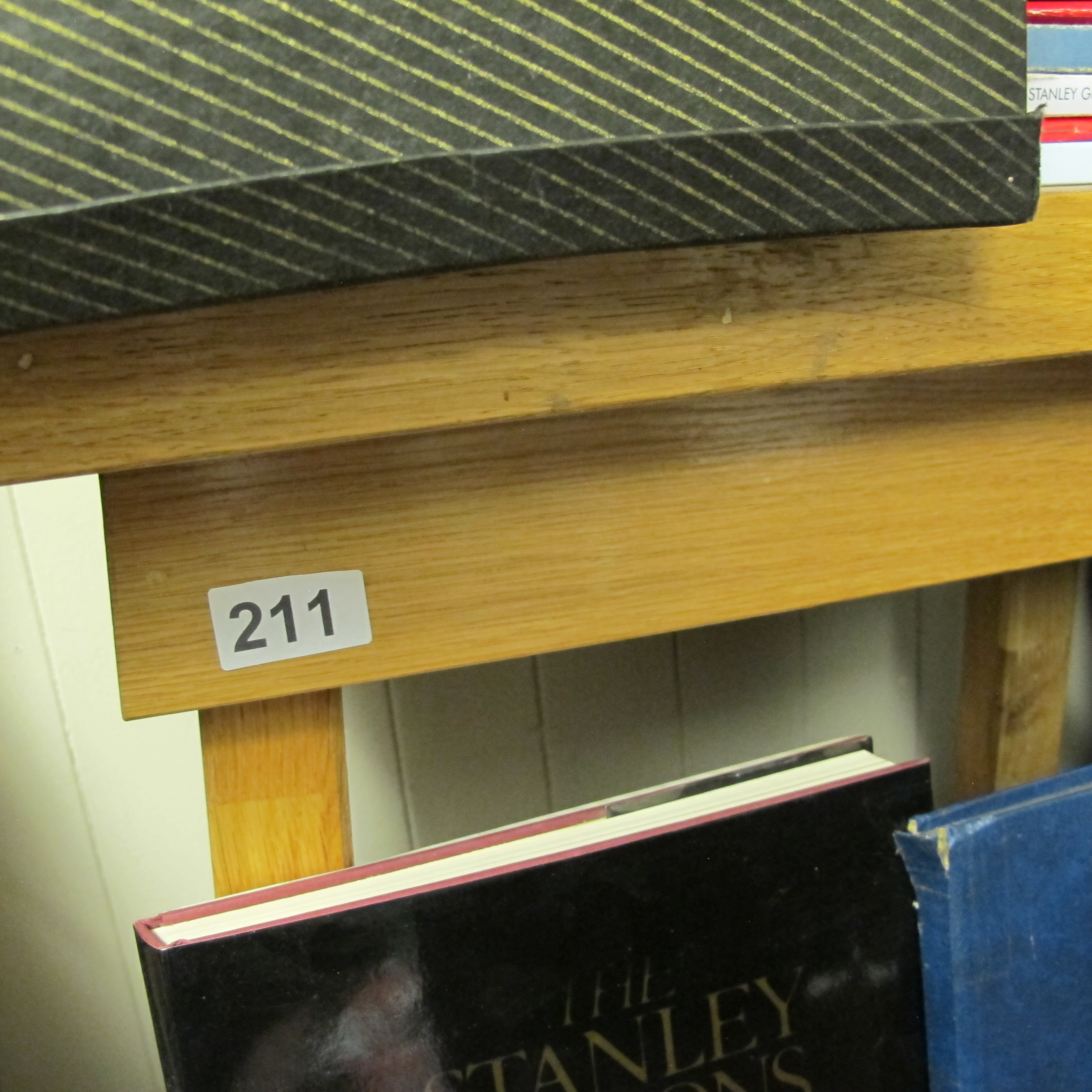 Lot 211