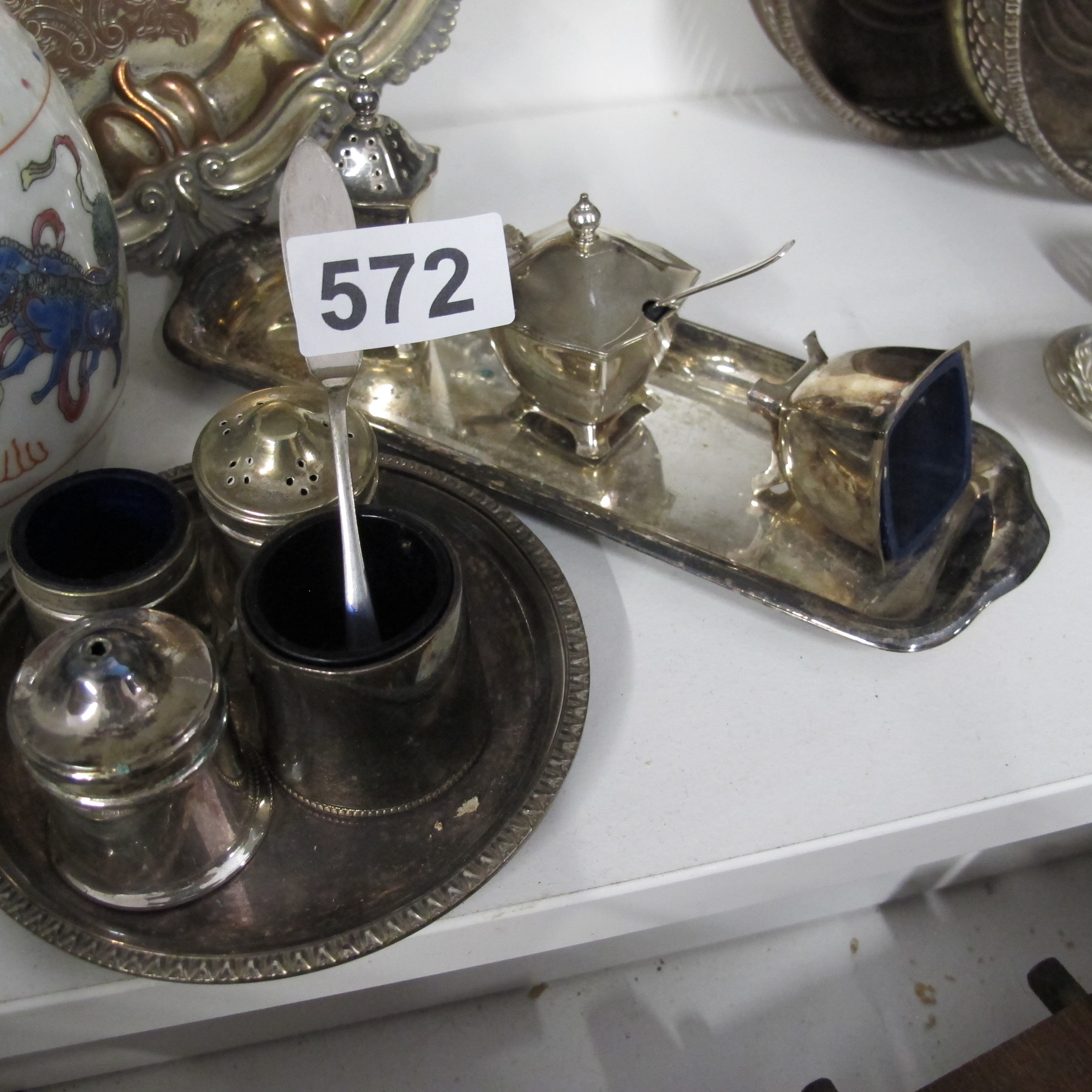 Lot 572
