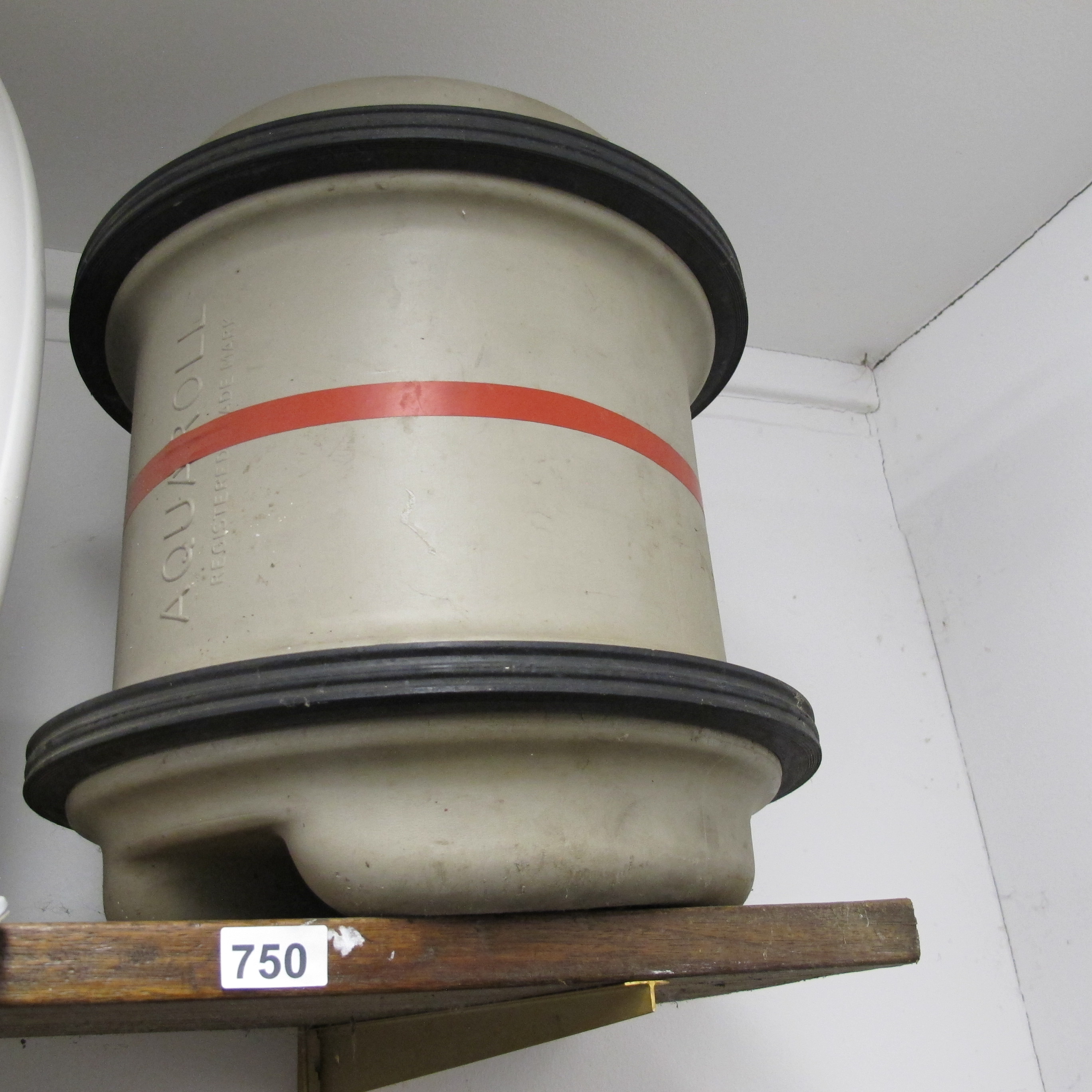 Lot 750