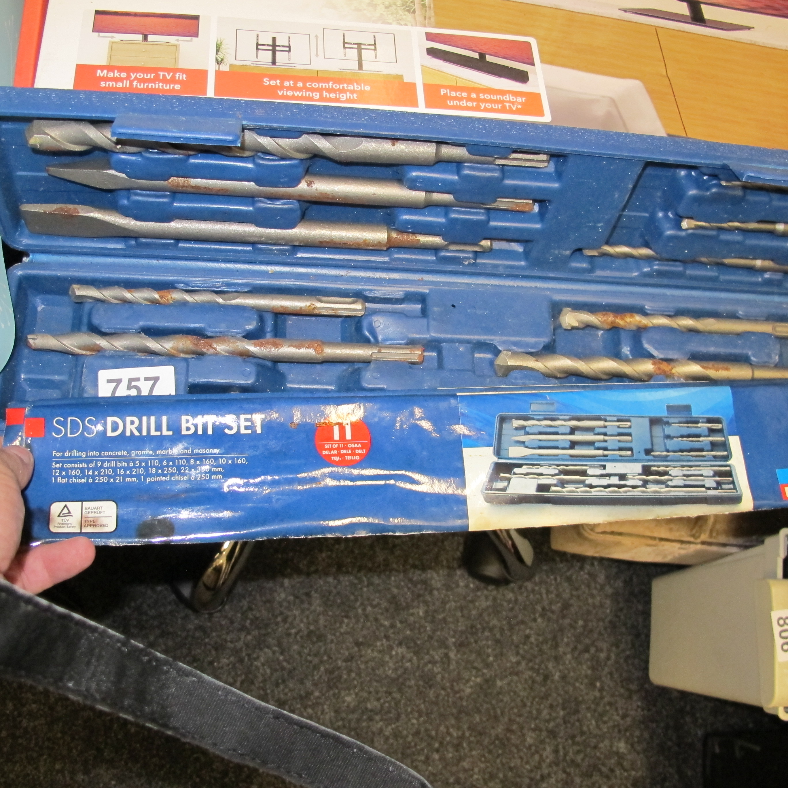 Lot 757
