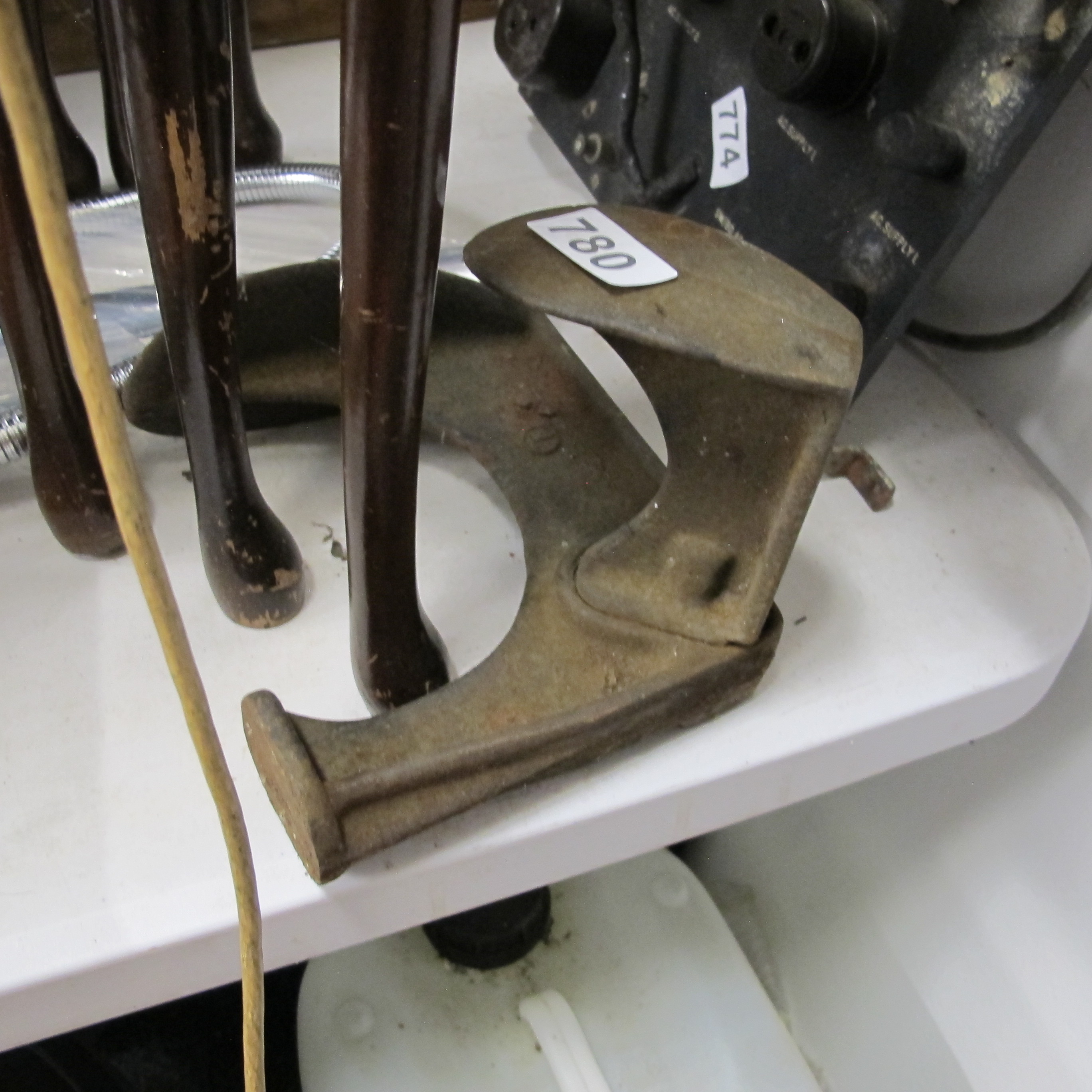 Lot 780
