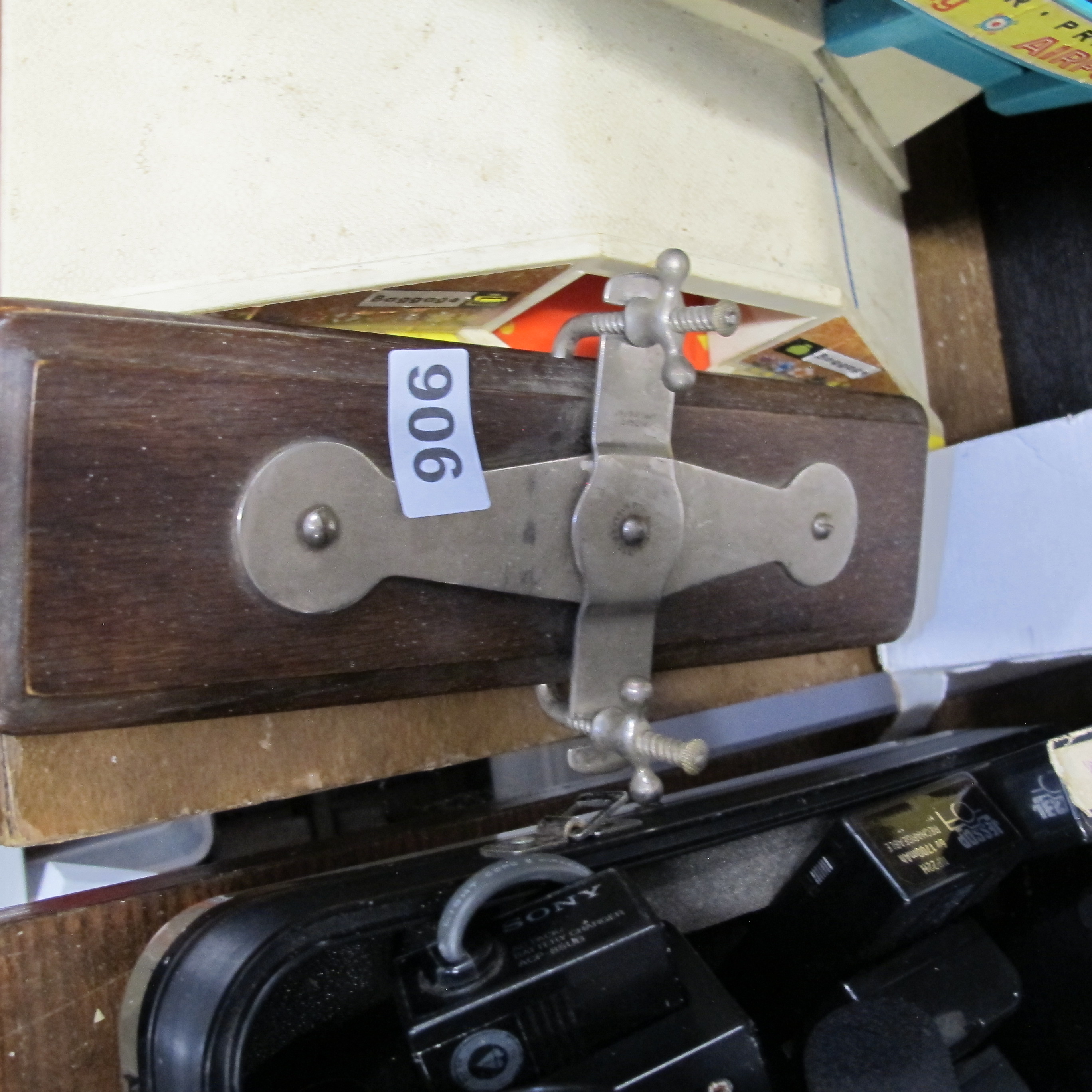 Lot 906