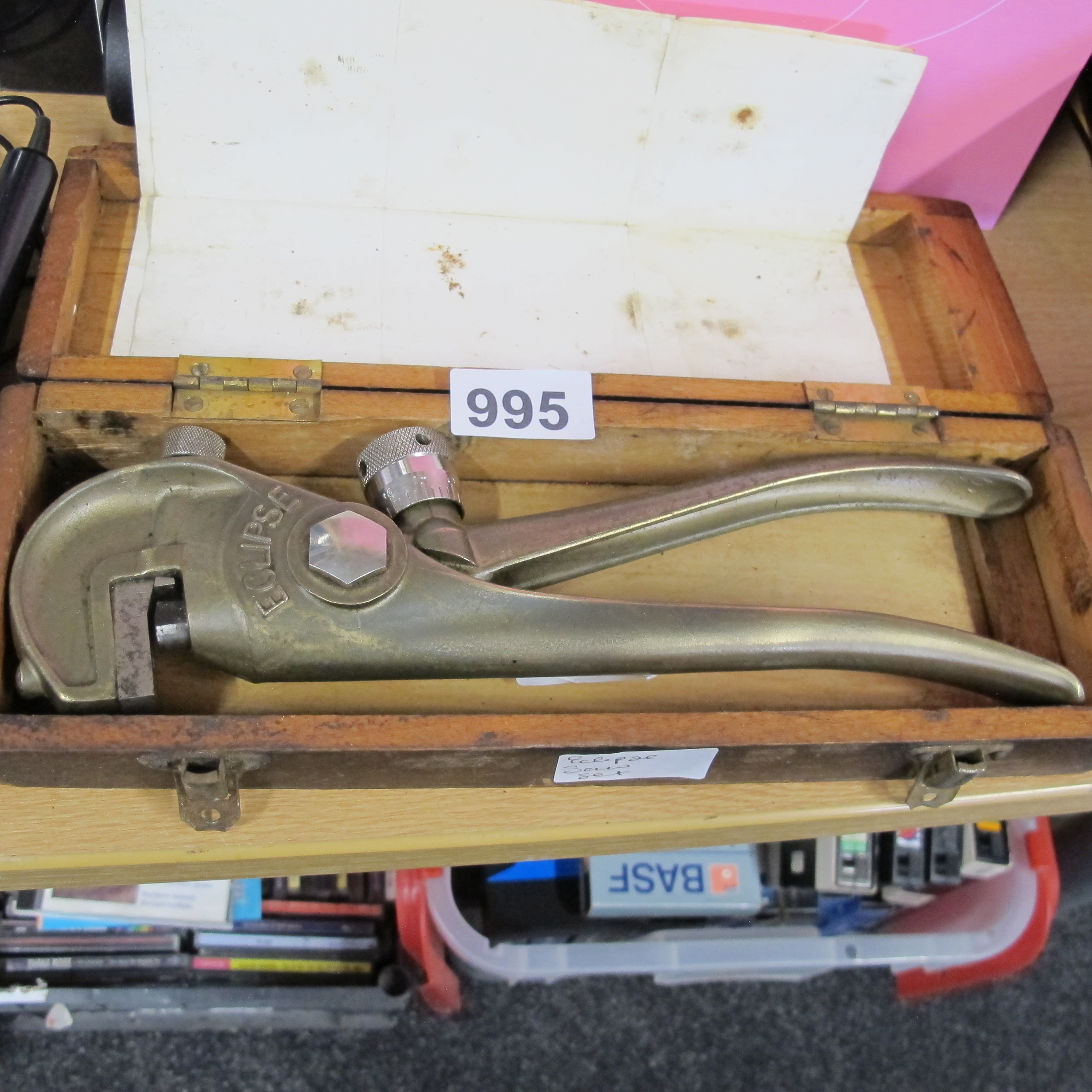 Lot 995