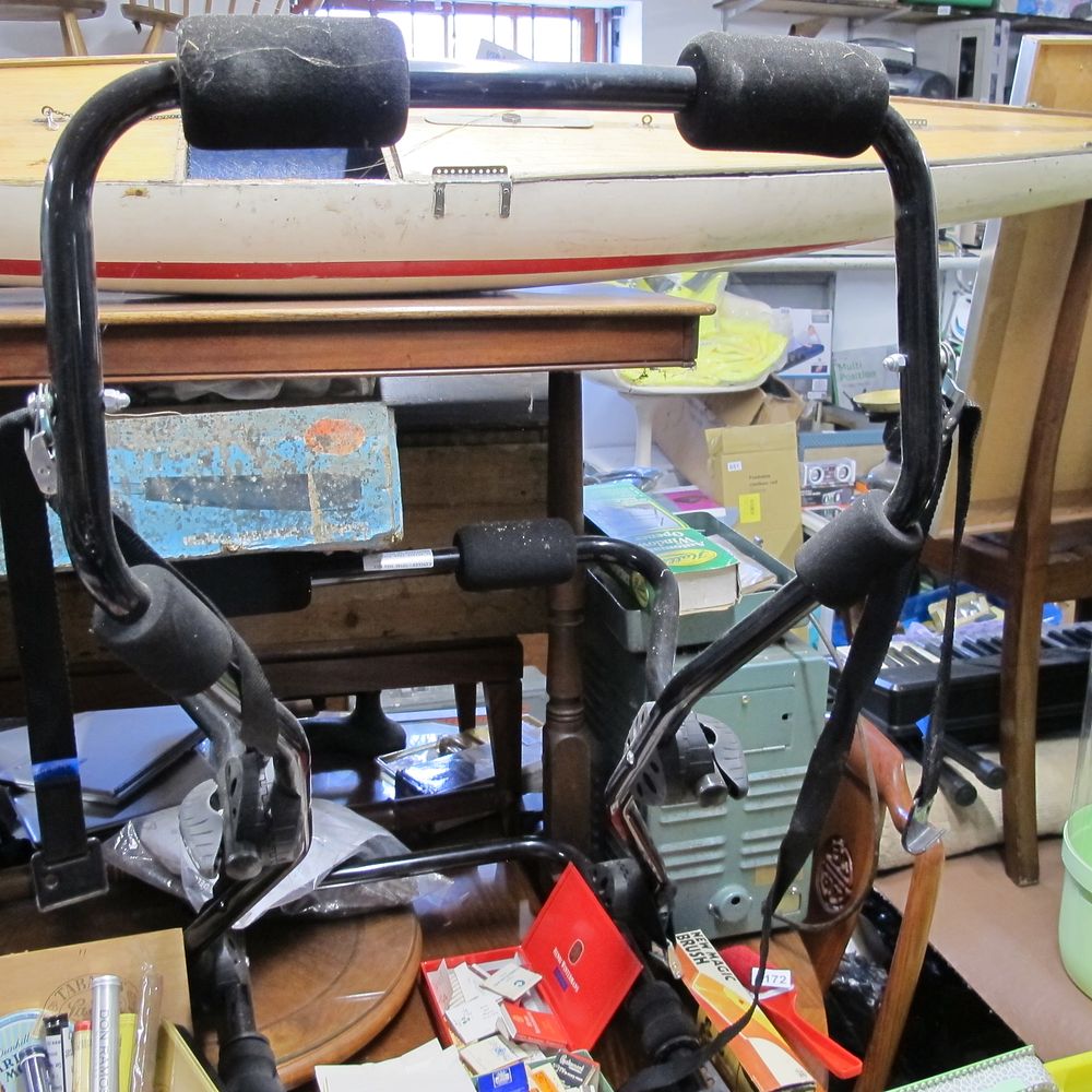 Lot 1170: Trunk Mounted Tubular Metal Cycle Carrier