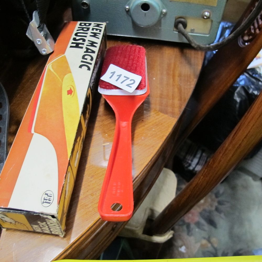 Lot 1172: Vintage TSI New Magic Brush Lint Remover with...