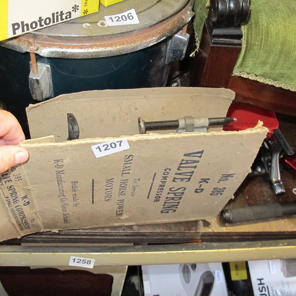 Lot 1207: Vintage K-D No. 385 Valve Spring Compressor for...