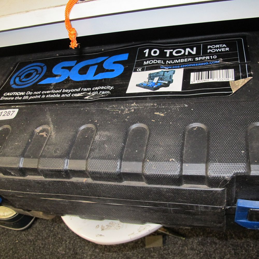 Lot 1287: SGS Engineering 10-Ton Porta Power Hydraulic Body Repair...