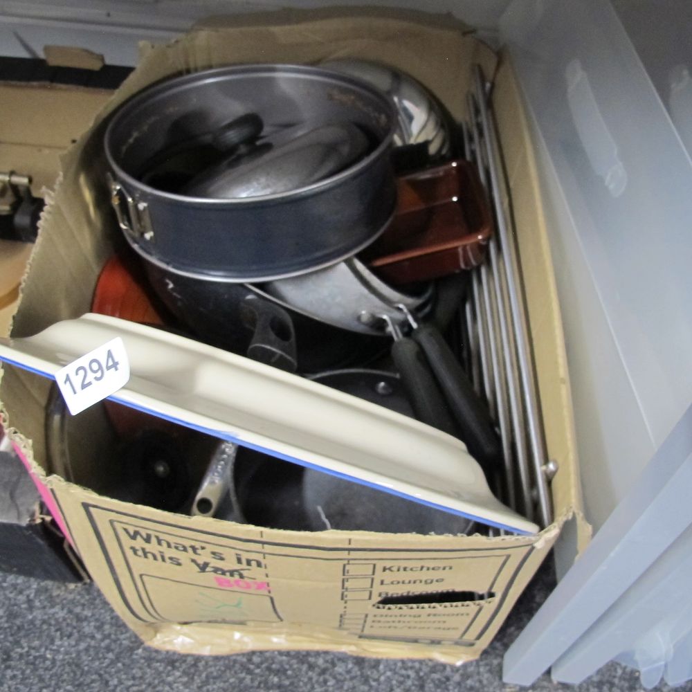 Lot 1294: An Assortment of Mixed Kitchenware and Household Items