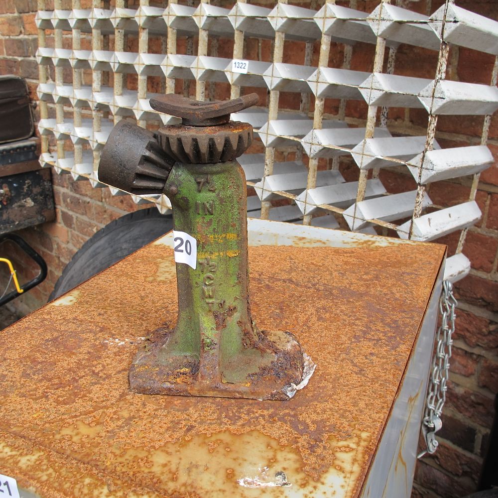 Lot 1320: Vintage Cast Iron Bevel Gear Screw Jack, 1...