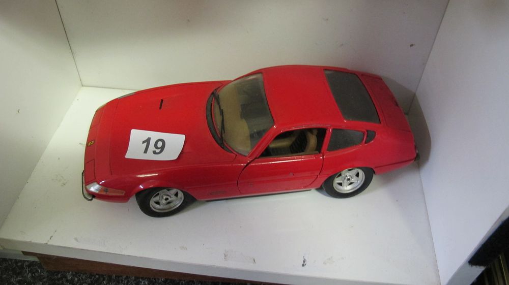 Lot 19: Large scale die-cast model Ferrari 365 GTB/4 Daytona