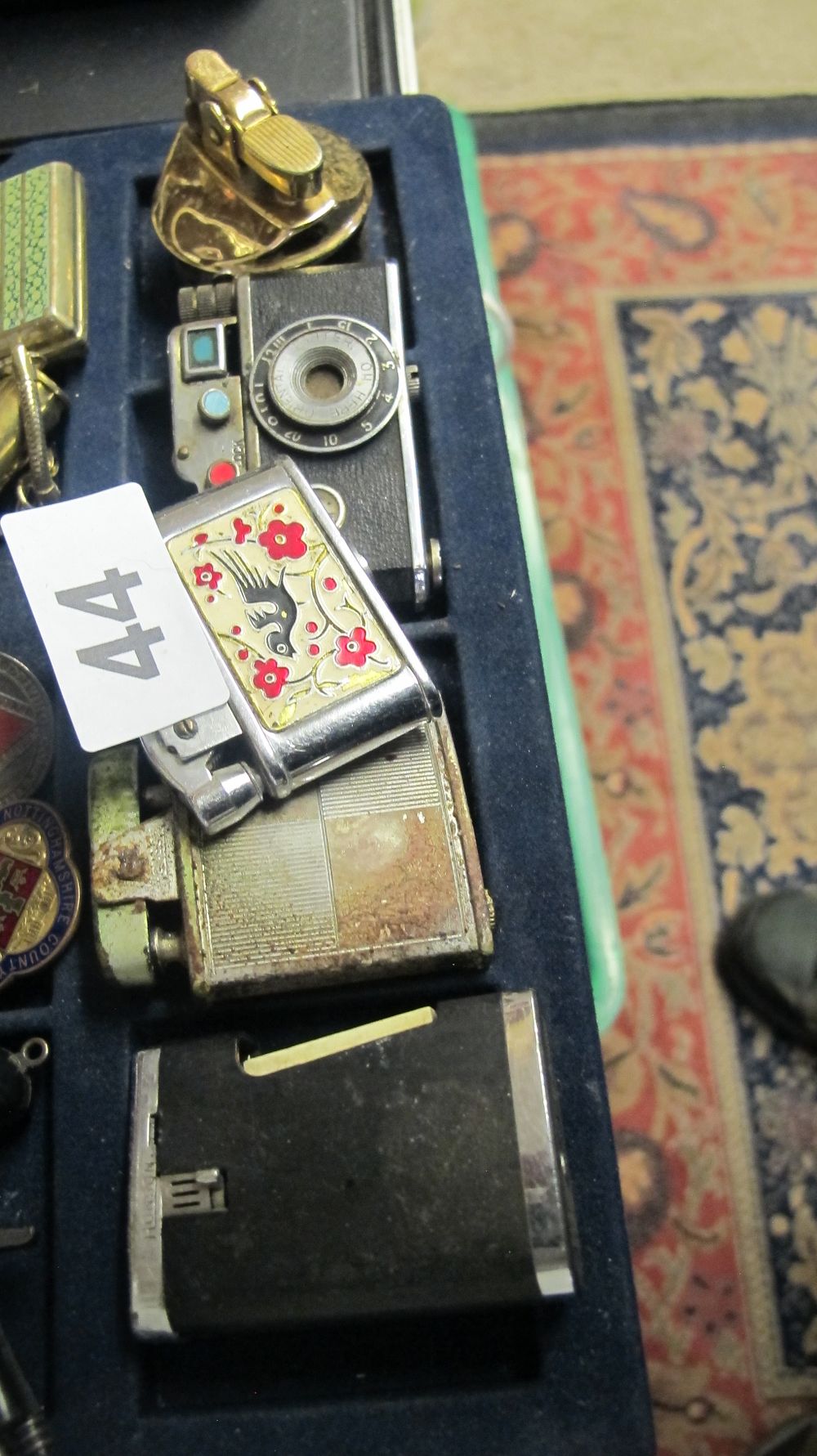 Lot 44: A Collection of Vintage Pocket and Novelty Lighters Including Ronson