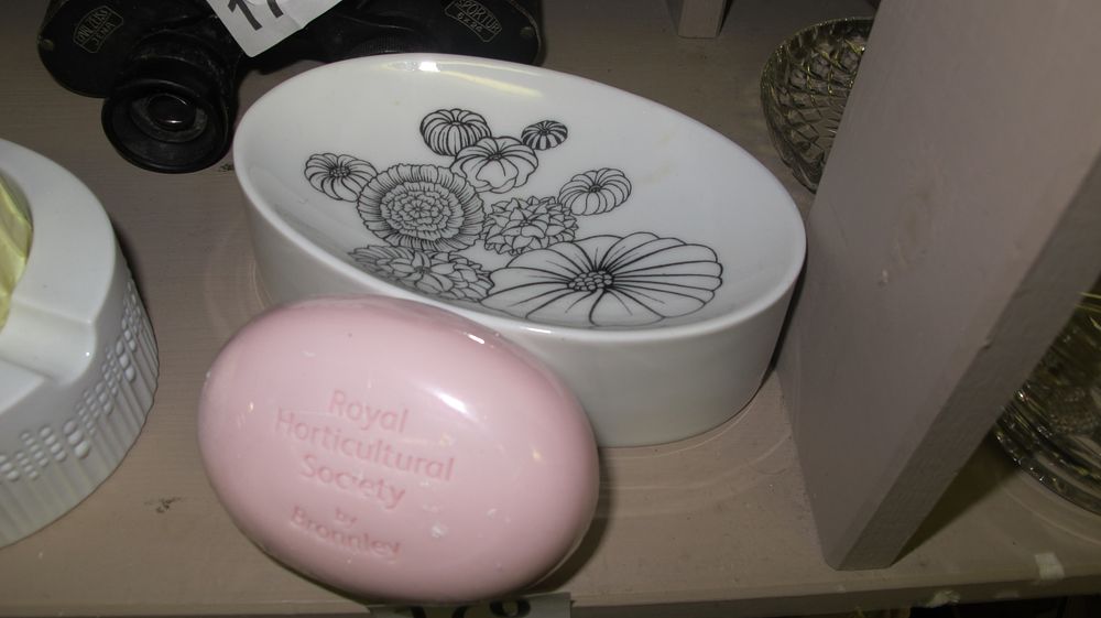 Lot 170: A Ceramic Soap Dish and a Bar of Royal Horticultural Society Soap by Bronnley