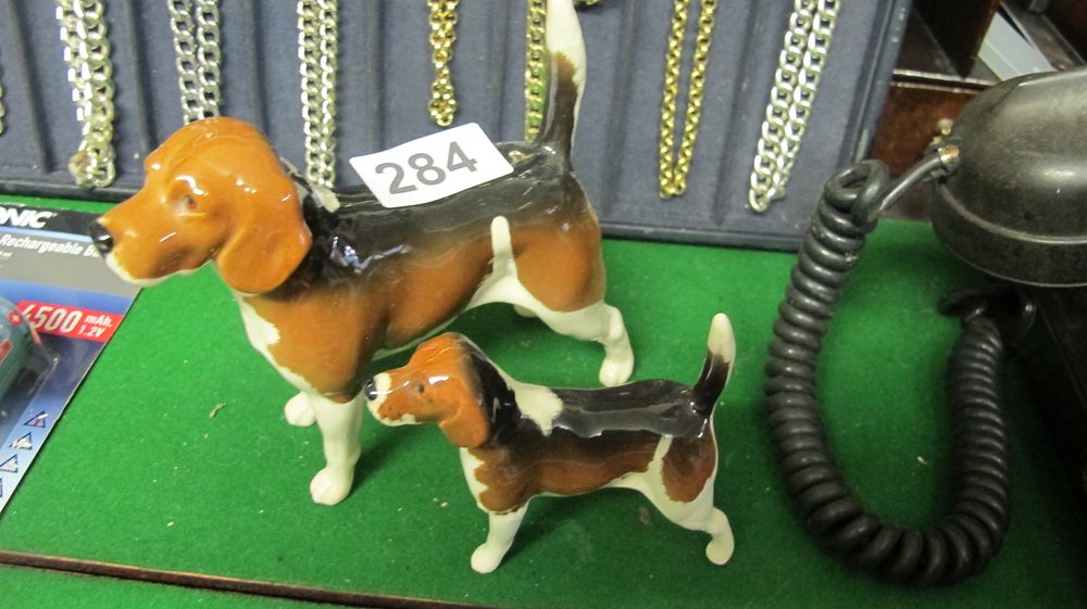 Lot 284: A Pair of Beswick Glazed Ceramic Beagle Figurines