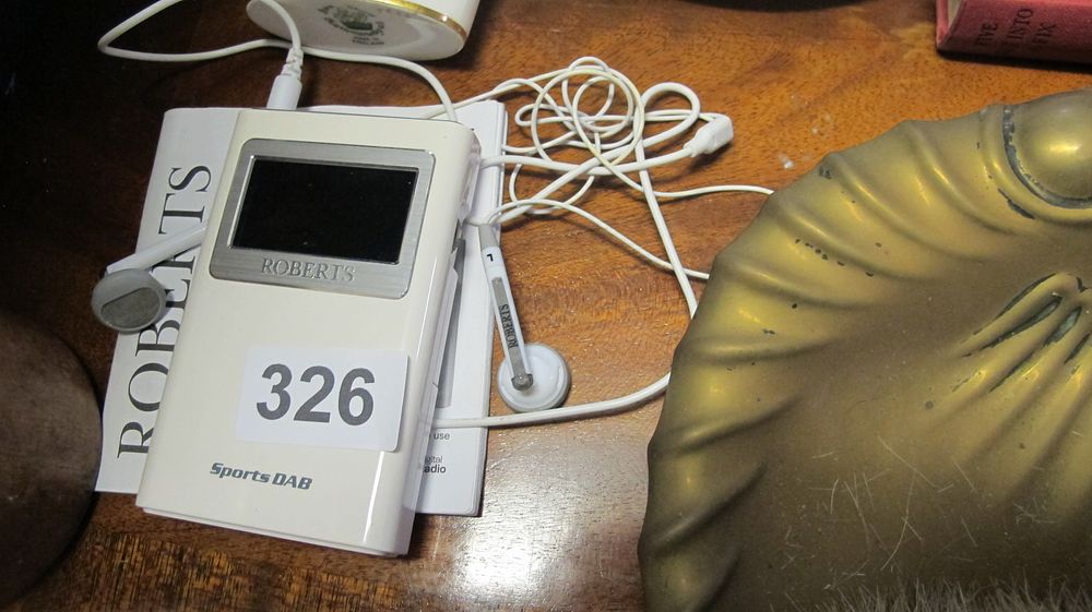 Lot 326: Roberts SportsDAB 5 Handheld DAB/DAB+/FM Digital Pocket Radio