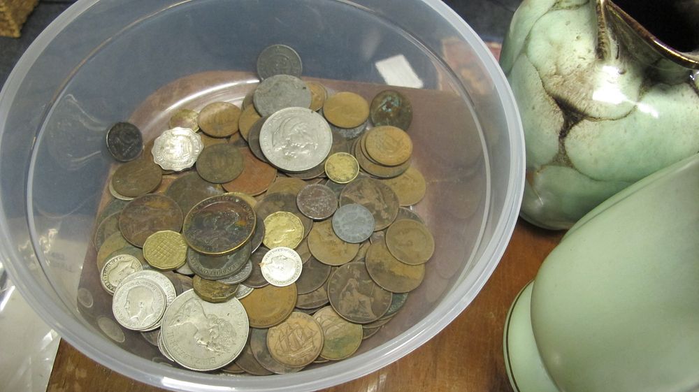 Lot 346: A Collection of British and Commonwealth Mixed World Coinage