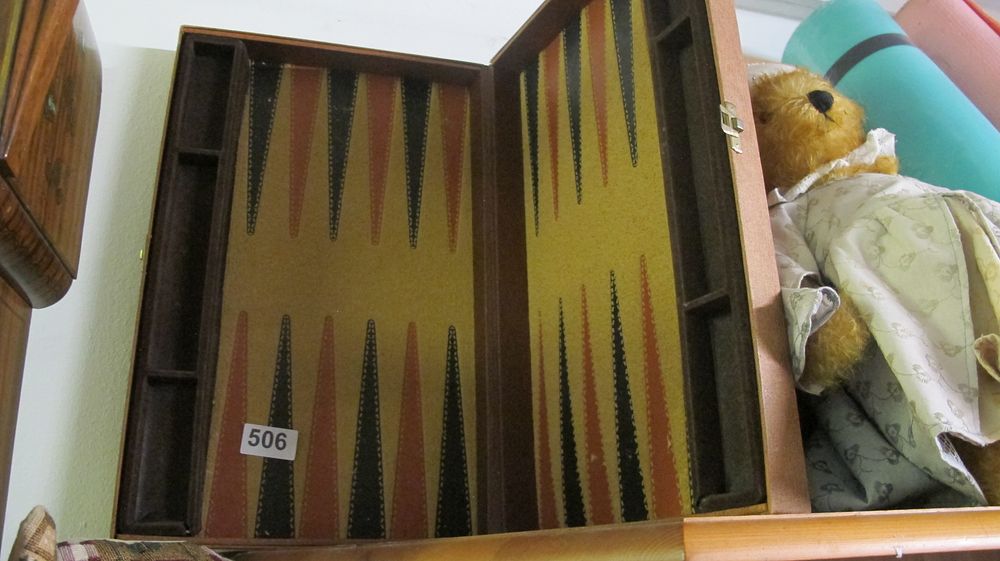 Lot 506: Vintage Portable Folding Backgammon Case