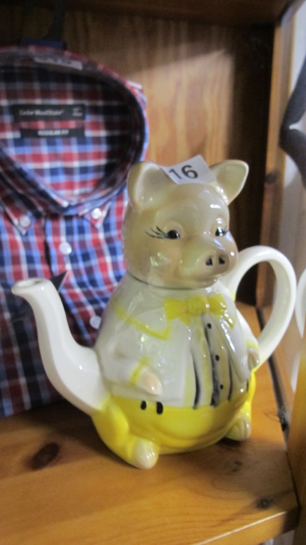 Lot 516: Novelty Anthropomorphic Ceramic Pig Teapot