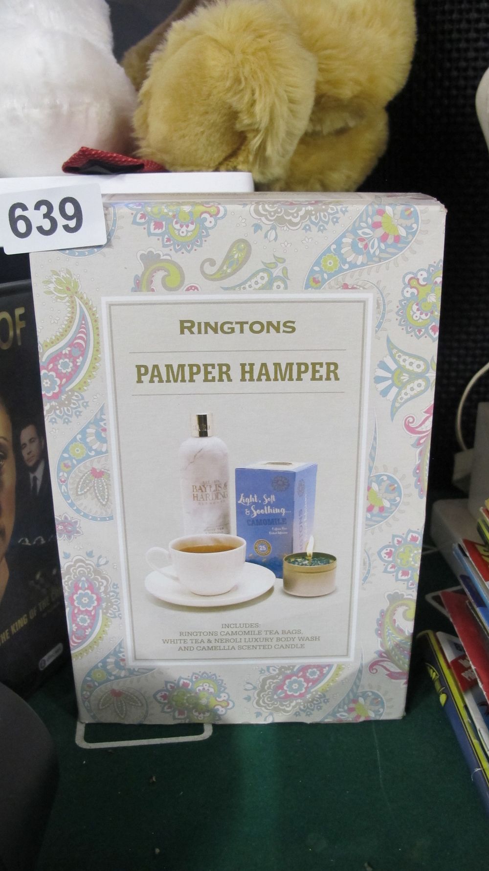 Lot 639: Ringtons Pamper Hamper Gift Set with Baylis and Harding Body Wash