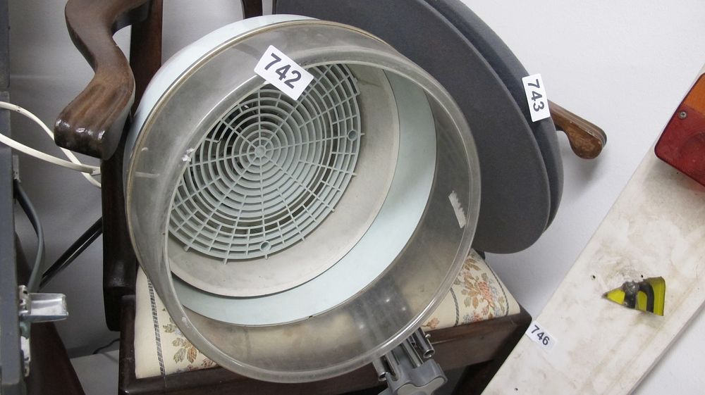 Lot 742: Vintage Commercial Salon Hooded Hair Dryer Unit