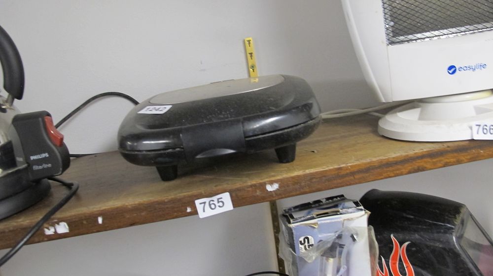 Lot 765: Electric Sandwich Toaster