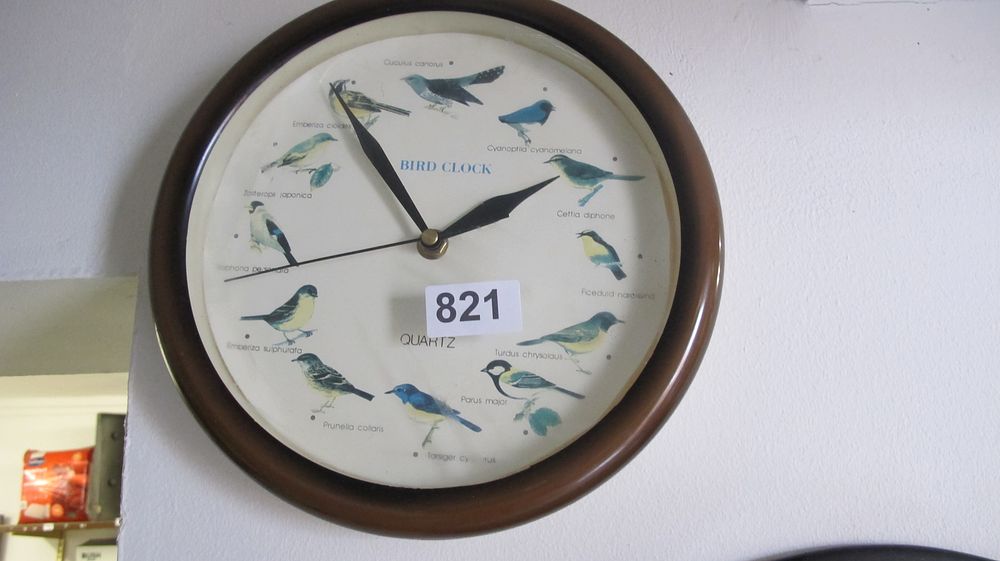 Lot 821: A Singing Bird Wall Clock with Quartz Movement