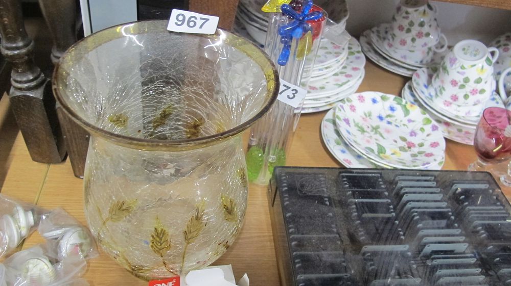 Lot 967: A Collection of Decorative Glassware and Floral Pattern Tableware