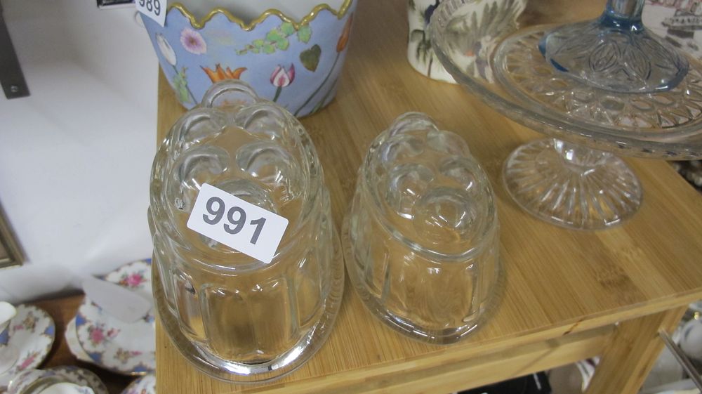 Lot 991: A Pair of Graduated Pressed Clear Glass Jelly Moulds