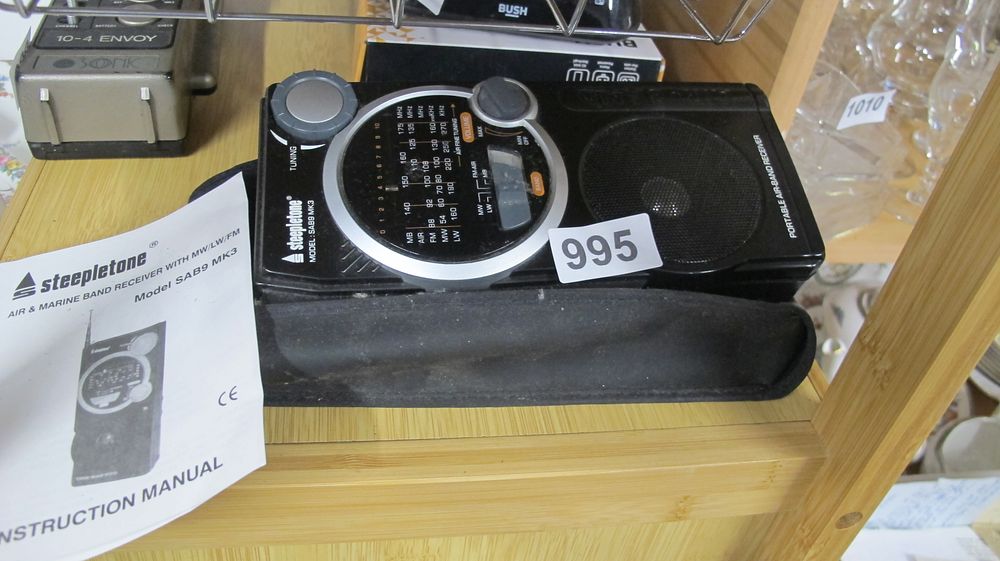 Lot 995: Steepletone SAB9 MK3 Portable Air and Marine Band Receiver