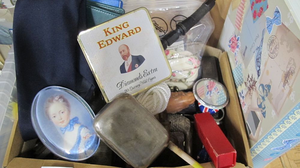 Lot 1006: An Assortment of Vintage Smoking Requisites and Decorative Collectibles