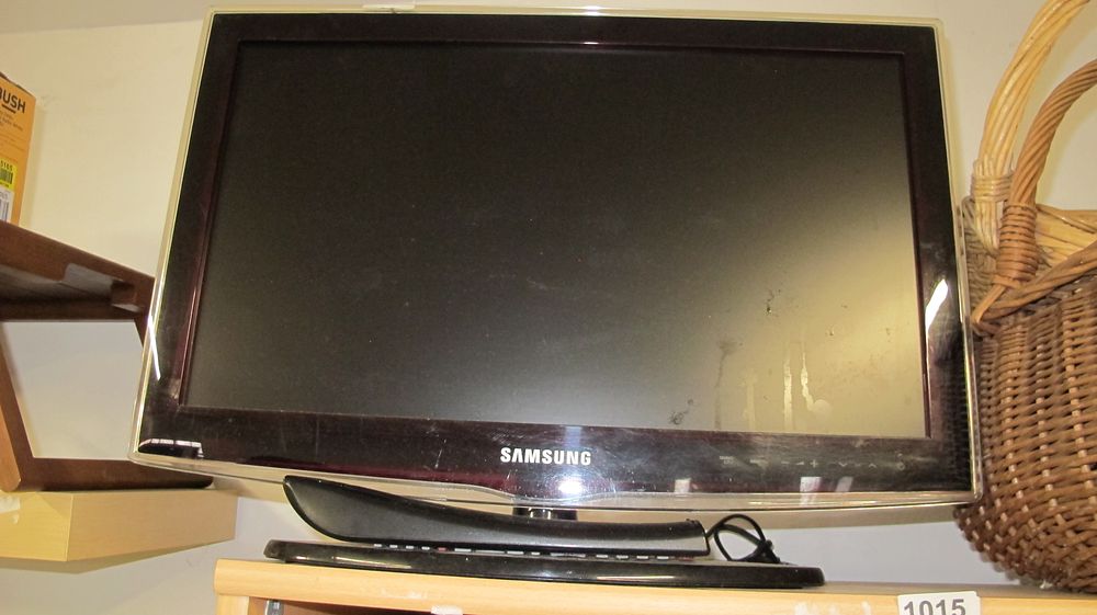 Lot 1015: Samsung Glossy Black LCD Television