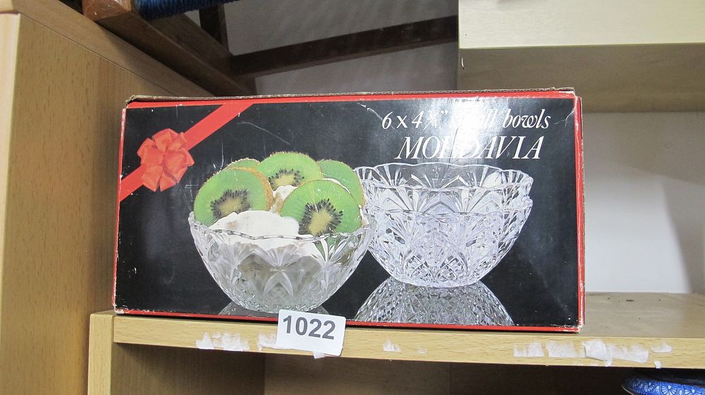 Lot 1022: A Set of Six Moldavia Glass Bowls