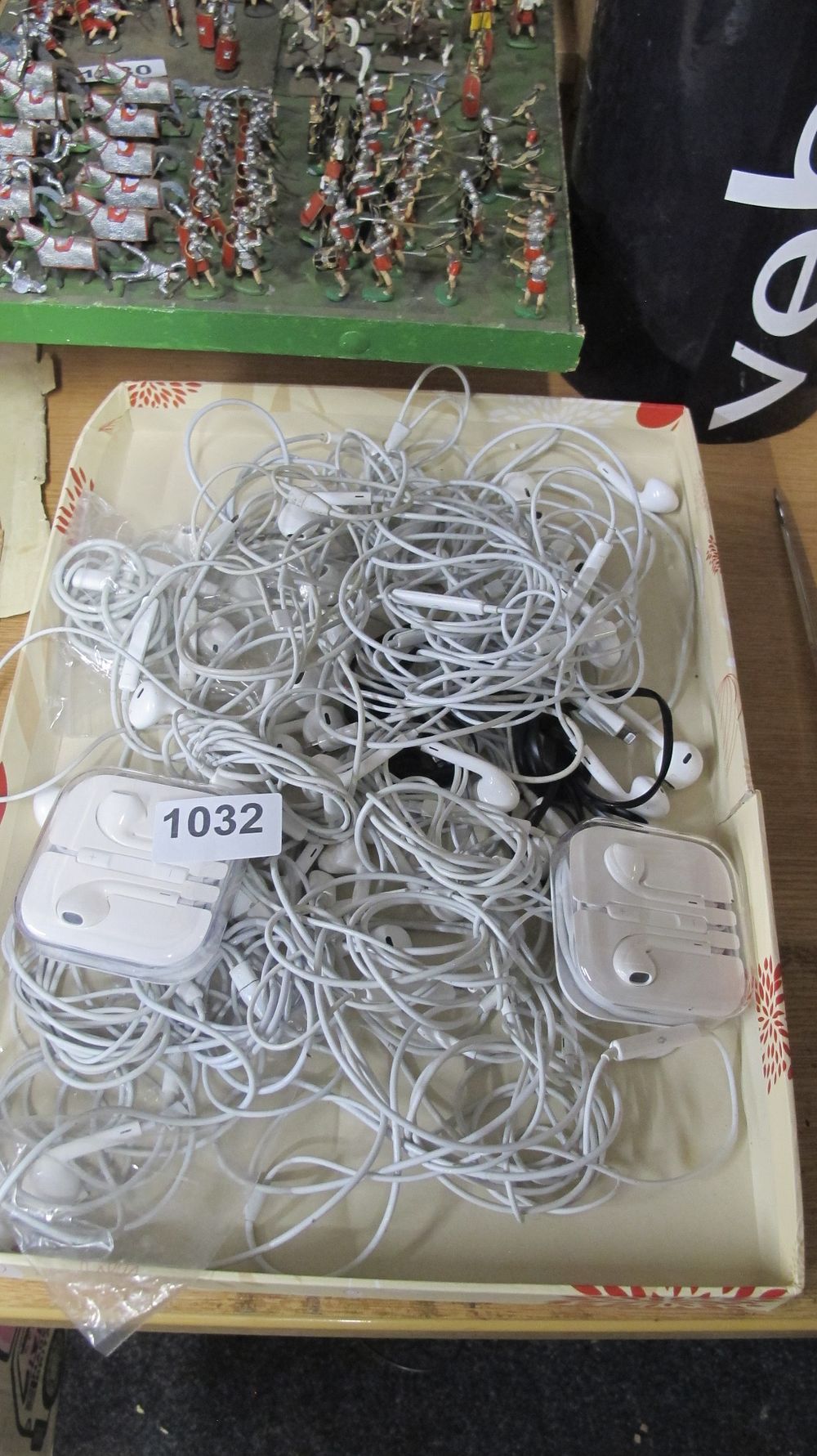 Lot 1032: A Collection of Wired In-Ear Headphones Including Lightning and 3.5mm Connectors