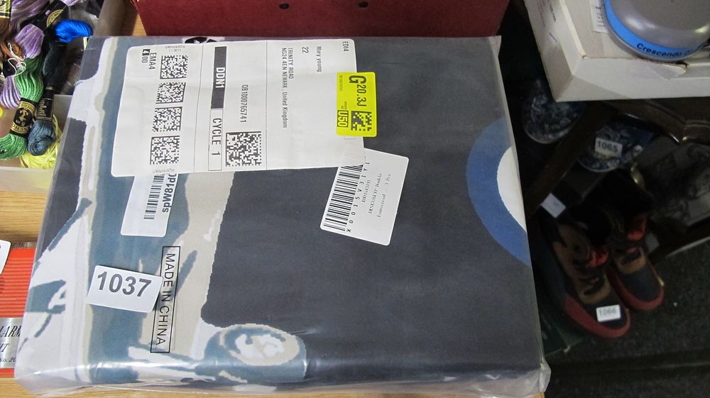Lot 1037: A Three Piece Double Duvet Set in Blue and White Graphic Print