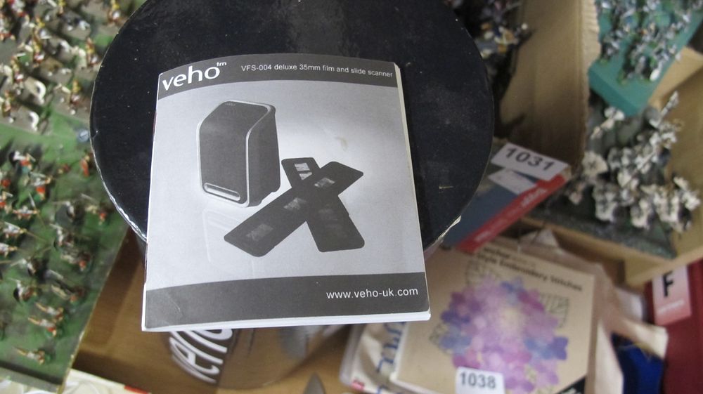 Lot 1039: Veho VFS-004 Deluxe 35mm Film and Slide Scanner User Manual