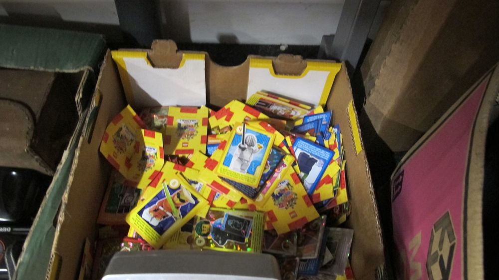 Lot 1070: A Collection of LEGO Supermarket Promotional Trading Cards