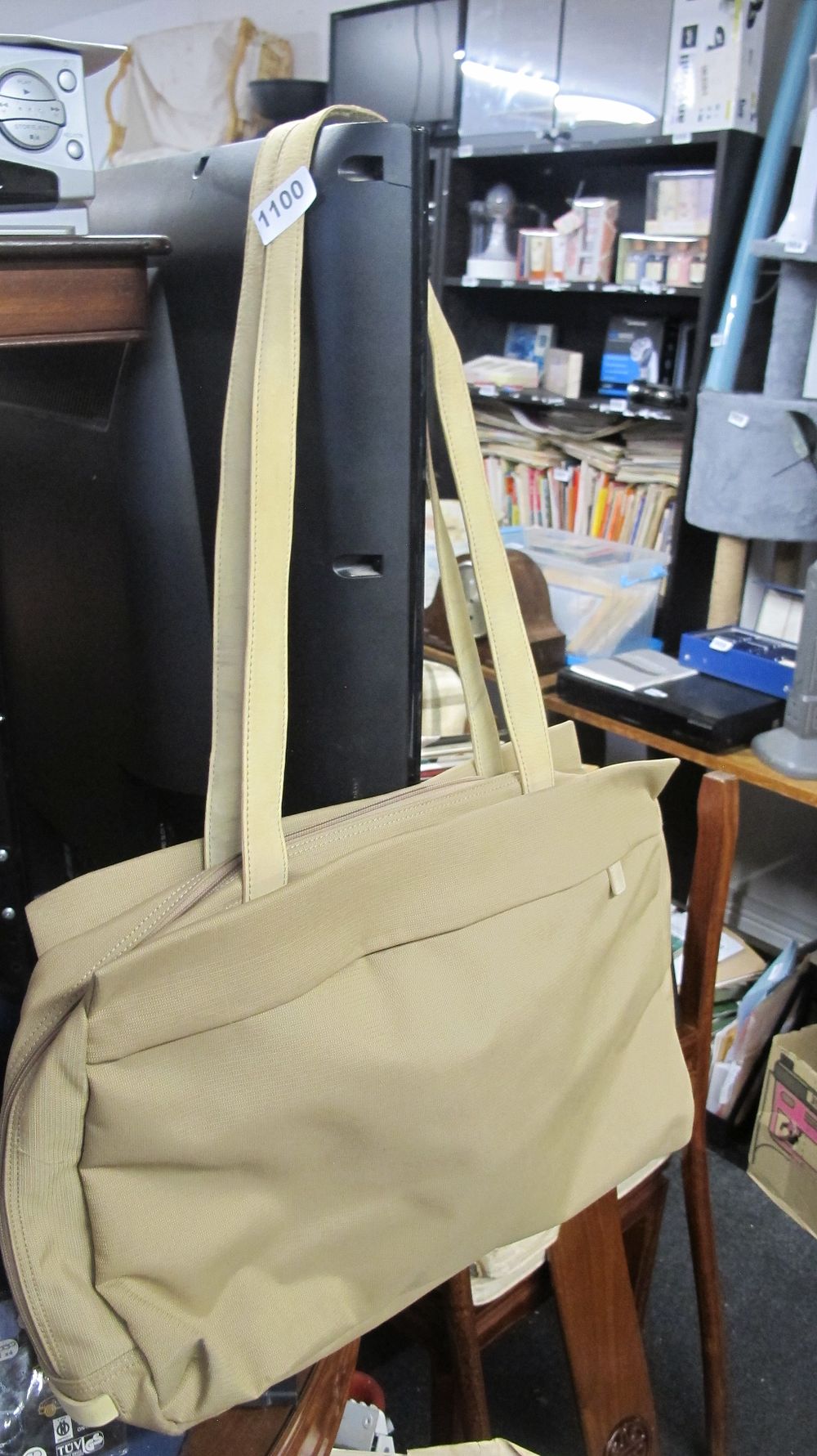 Lot 1100: WiWU Ora Tote Water-Resistant Padded Laptop Bag in Tan